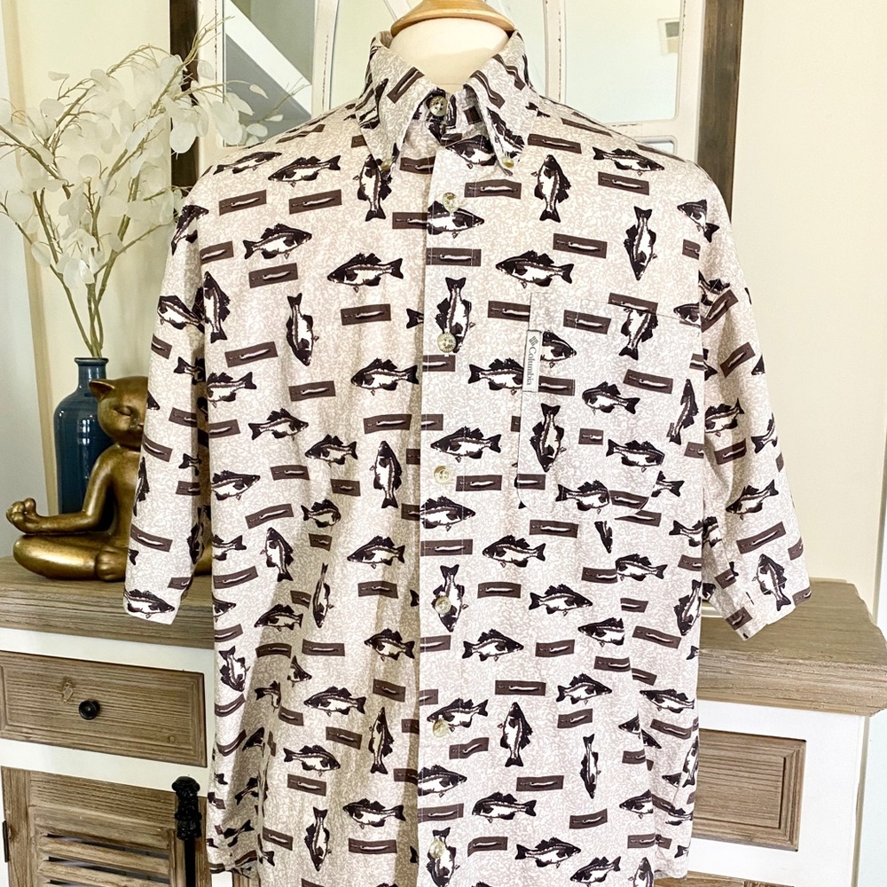 SALE🎈 Columbia Men’s Fish Short Sleeve Shirt